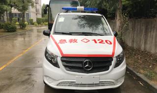 奔驰礼让救护车被罚款？
